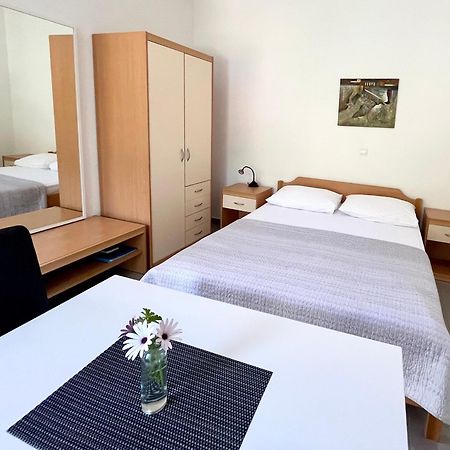 Paradise Apartments - Robinson Getaway Gdinj Dış mekan fotoğraf