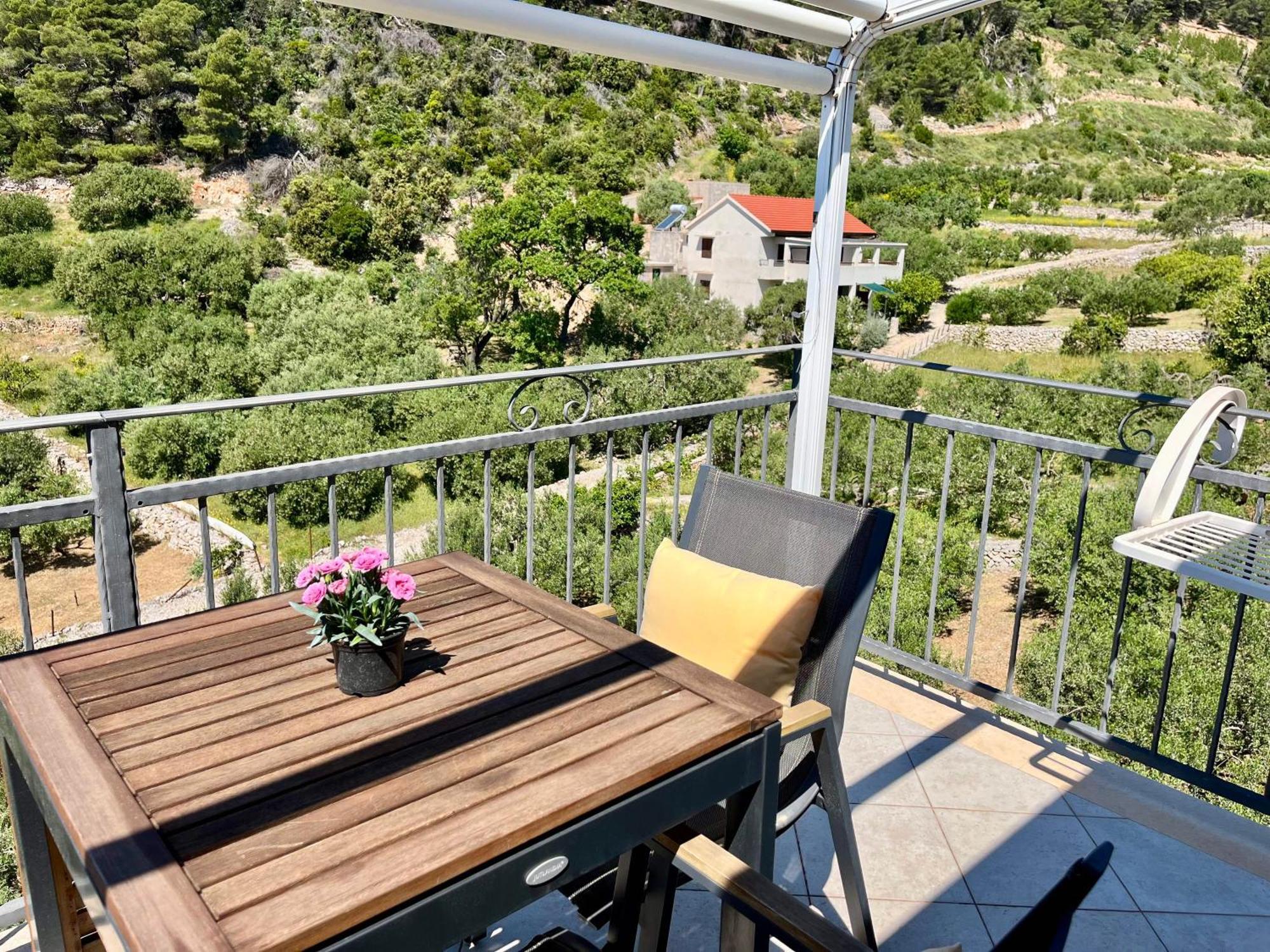 Paradise Apartments - Robinson Getaway Gdinj Dış mekan fotoğraf