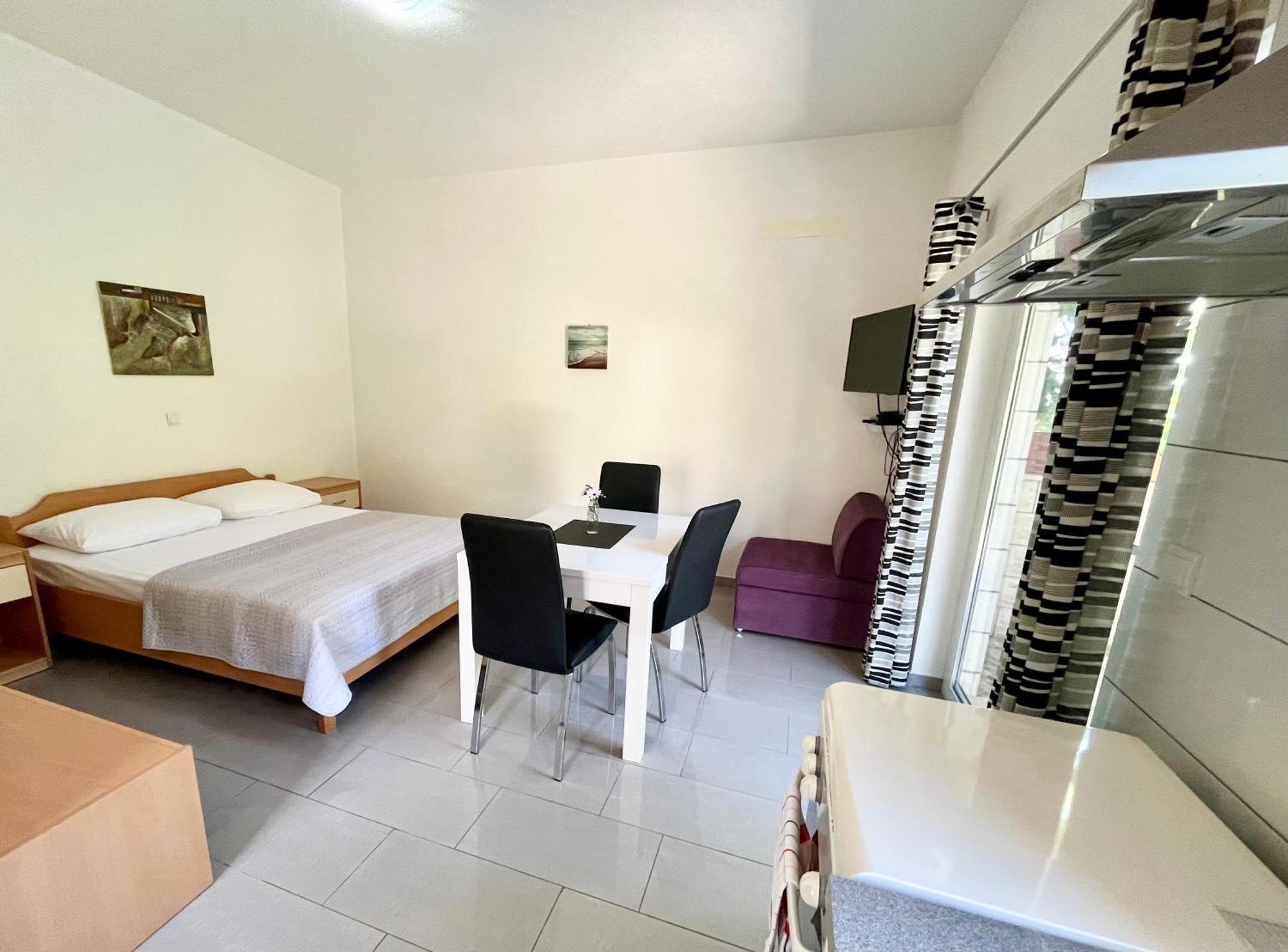 Paradise Apartments - Robinson Getaway Gdinj Dış mekan fotoğraf
