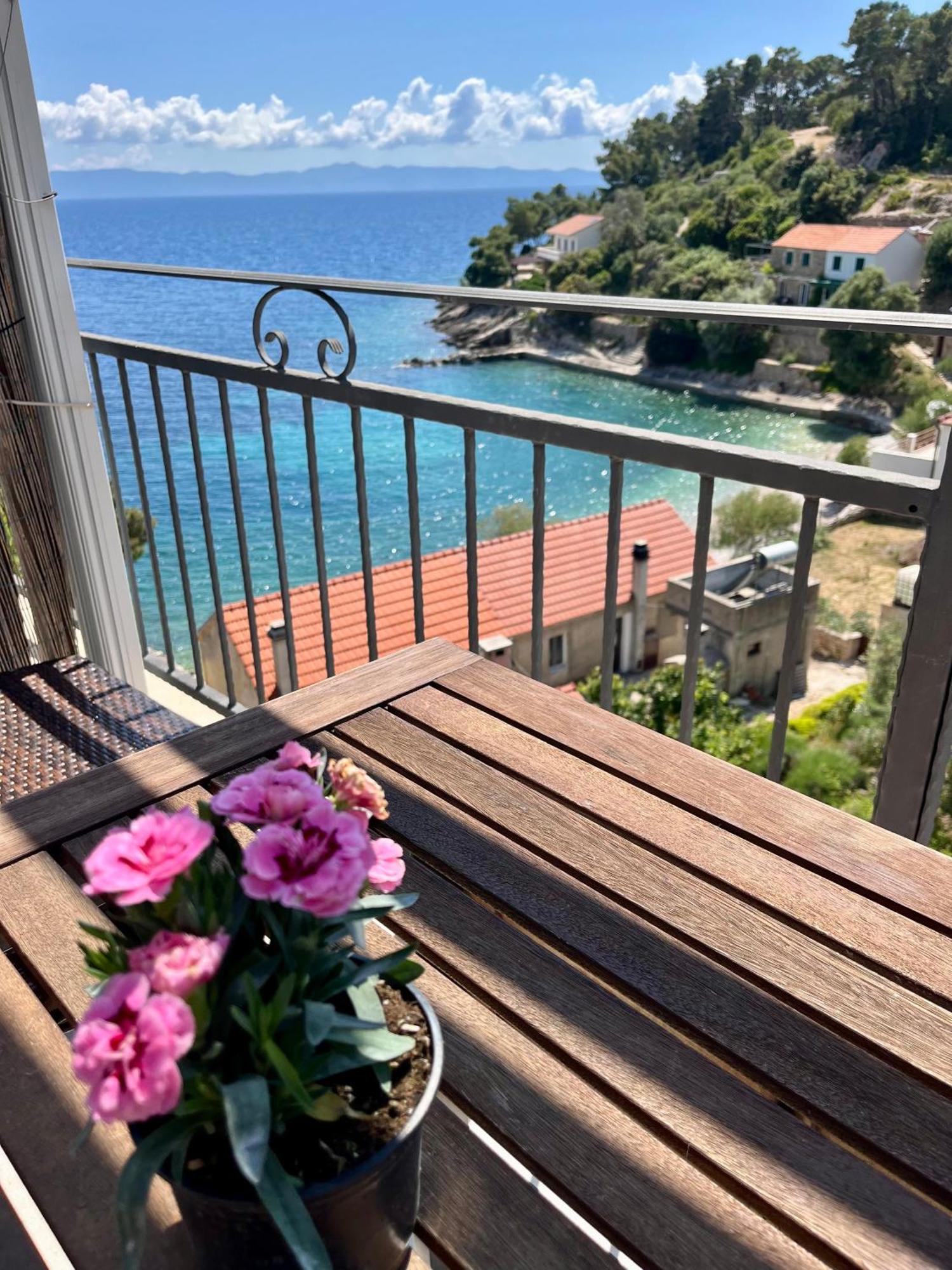 Paradise Apartments - Robinson Getaway Gdinj Dış mekan fotoğraf