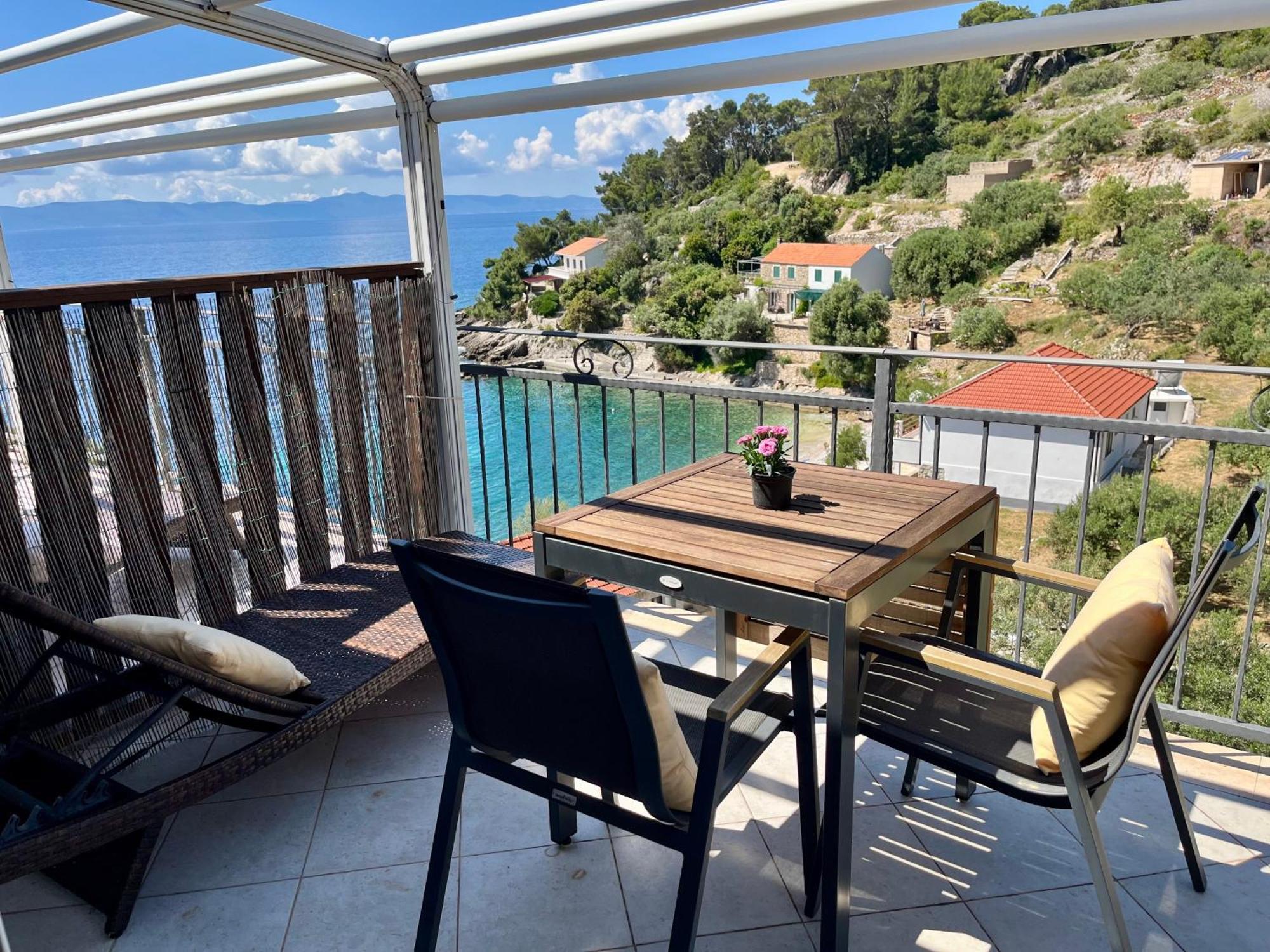 Paradise Apartments - Robinson Getaway Gdinj Dış mekan fotoğraf