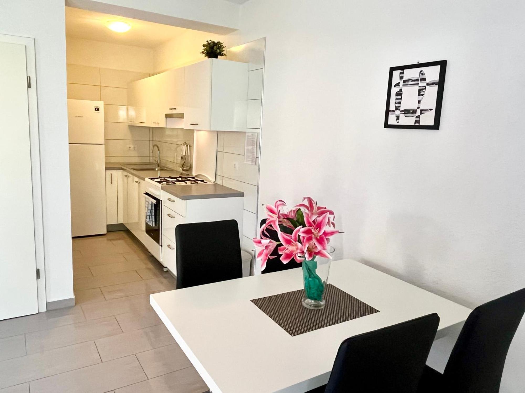 Paradise Apartments - Robinson Getaway Gdinj Dış mekan fotoğraf