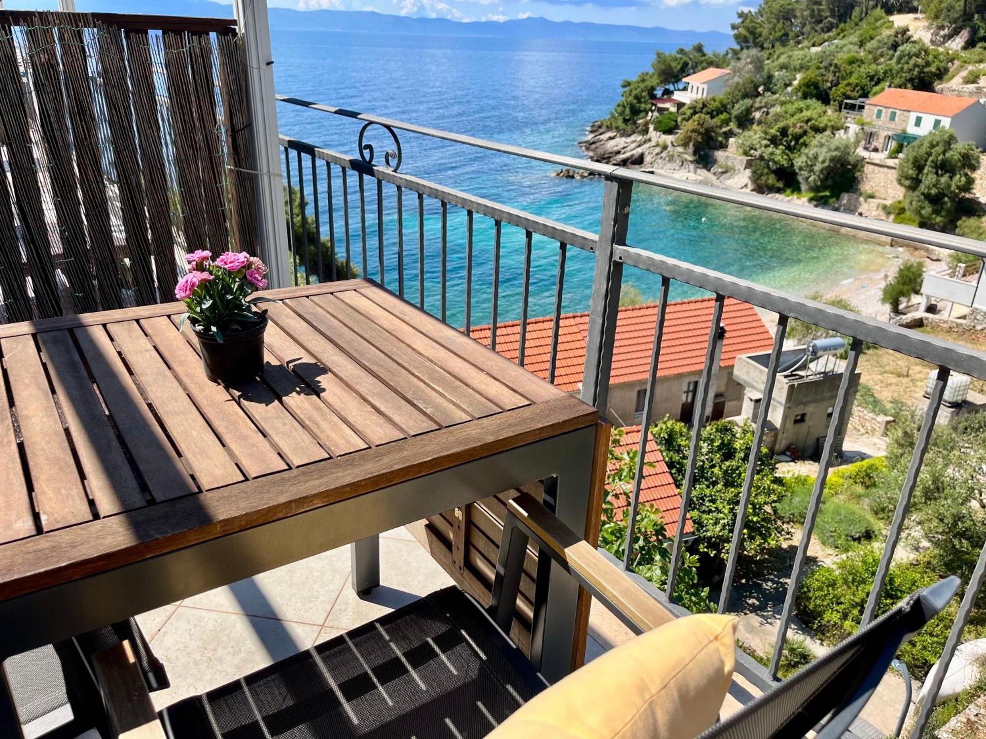Paradise Apartments - Robinson Getaway Gdinj Dış mekan fotoğraf
