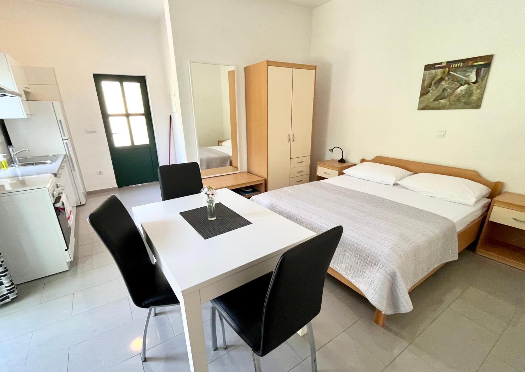 Paradise Apartments - Robinson Getaway Gdinj Dış mekan fotoğraf