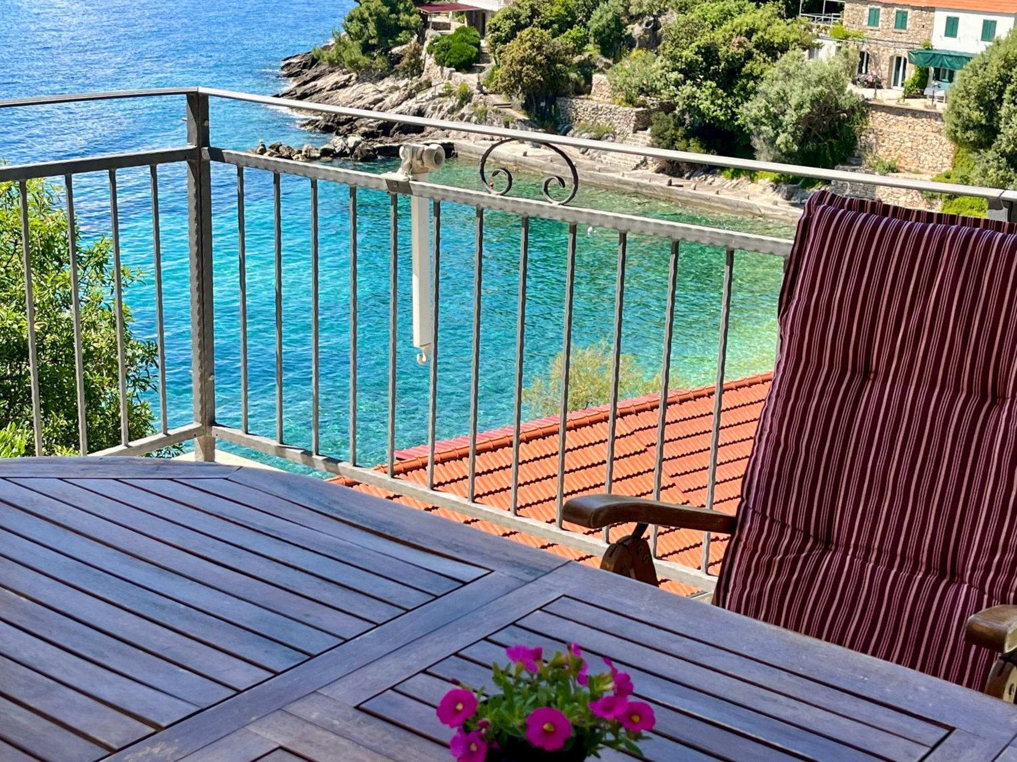 Paradise Apartments - Robinson Getaway Gdinj Dış mekan fotoğraf