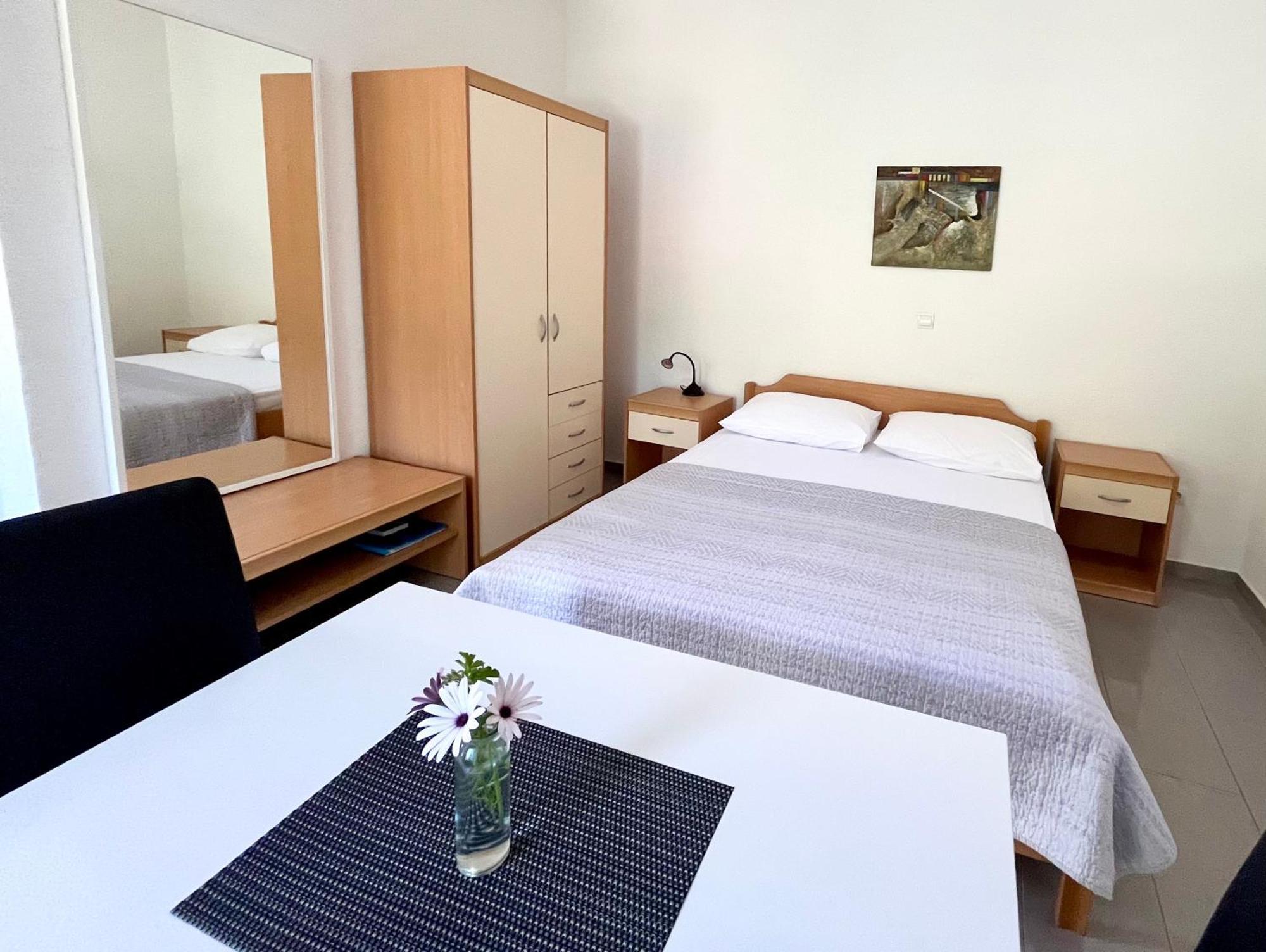Paradise Apartments - Robinson Getaway Gdinj Dış mekan fotoğraf