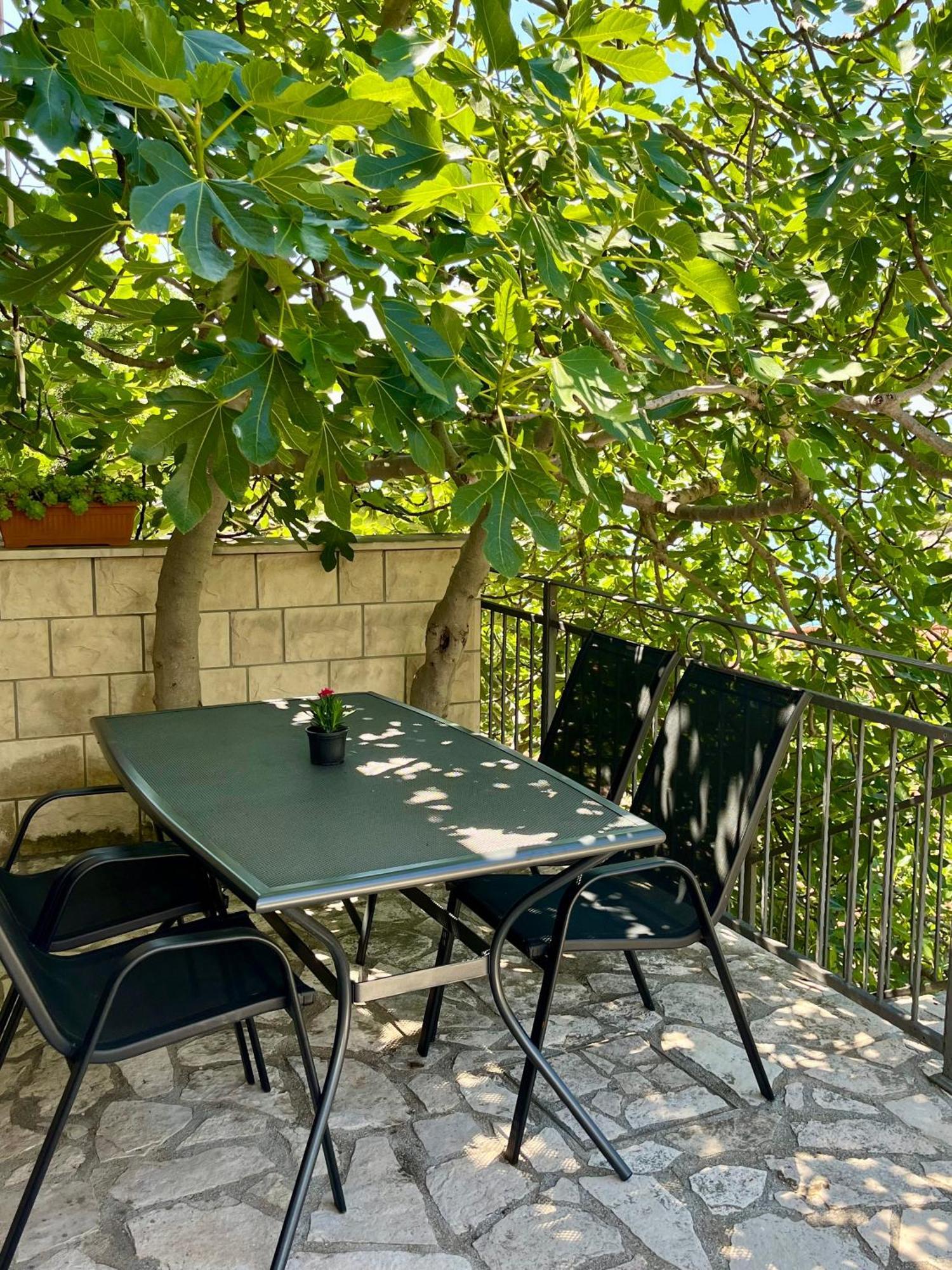 Paradise Apartments - Robinson Getaway Gdinj Dış mekan fotoğraf