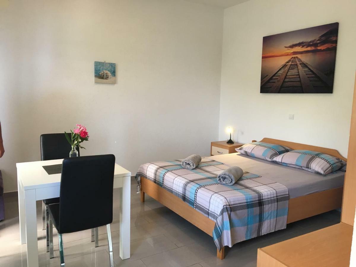 Paradise Apartments - Robinson Getaway Gdinj Dış mekan fotoğraf