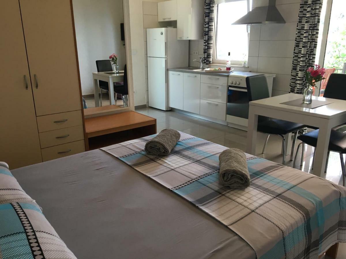 Paradise Apartments - Robinson Getaway Gdinj Dış mekan fotoğraf