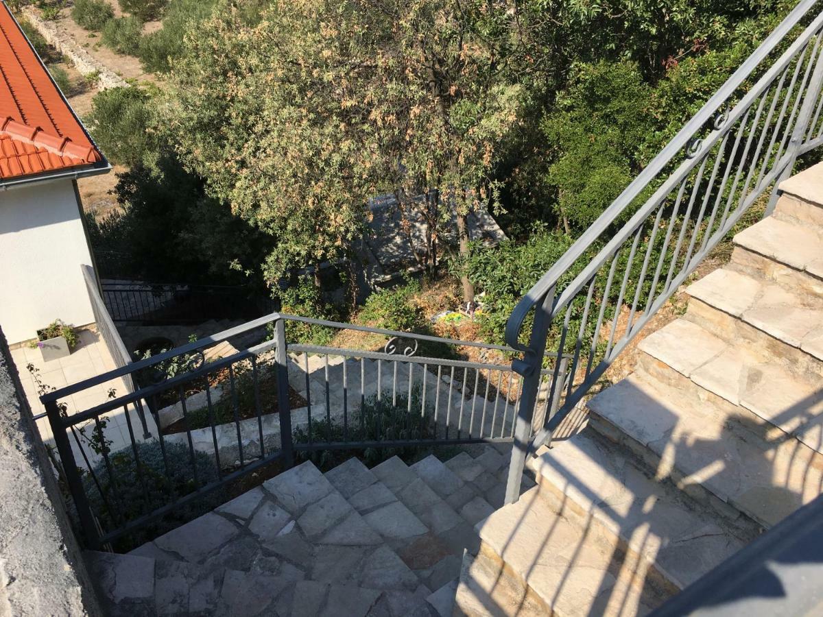 Paradise Apartments - Robinson Getaway Gdinj Dış mekan fotoğraf