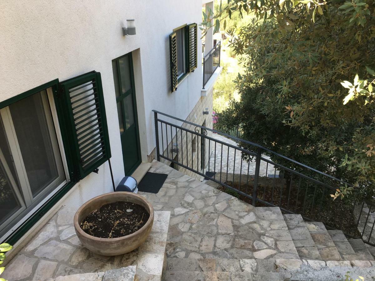 Paradise Apartments - Robinson Getaway Gdinj Dış mekan fotoğraf